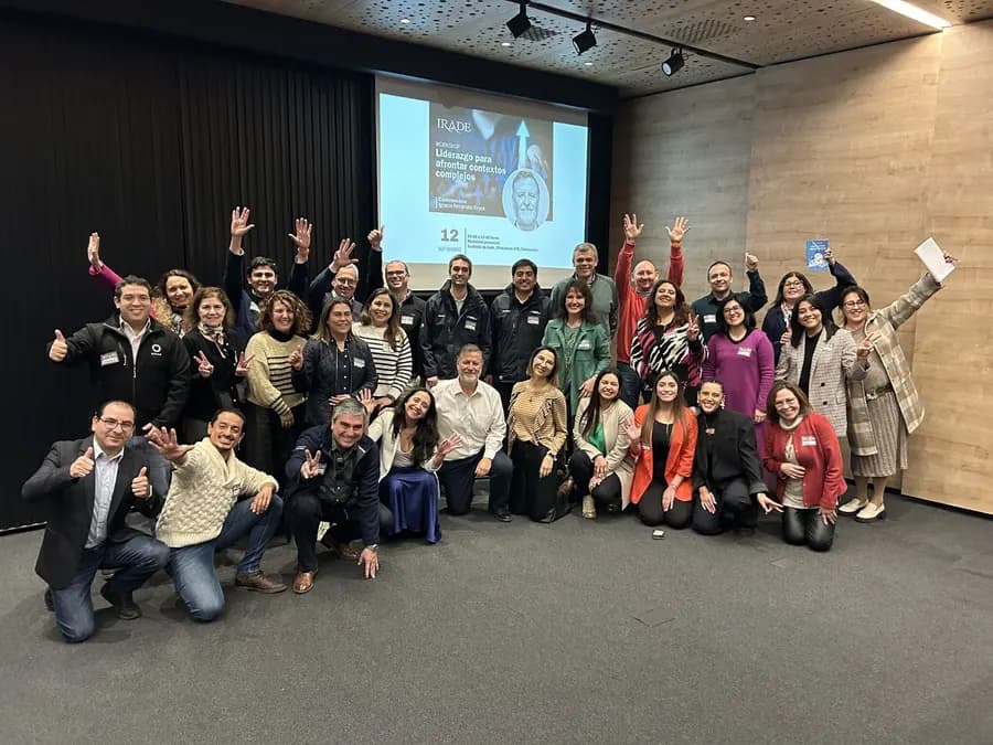 Anita Bareyns Rojas facilitando taller de ventas para equipos comerciales